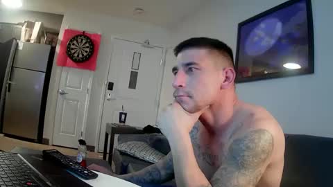 Snapshot of toomuchsmoke chatting on March 3, 4:58 am toomuchsmoke online show from March 3, 4:58 am