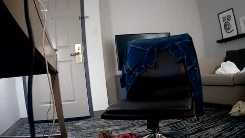 Snapshot of toomuchsmoke chatting on October 7, 12:13 pm toomuchsmoke online show from October 7, 12:13 pm