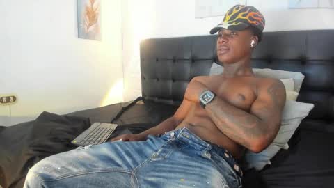 Snapshot of toower_ chatting on February 28, 4:35 am T O W E R online show from February 28, 4:35 am