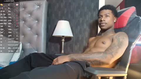 Snapshot of toower_ chatting on July 9, 4:38 am T O W E R online show from July 9, 4:38 am