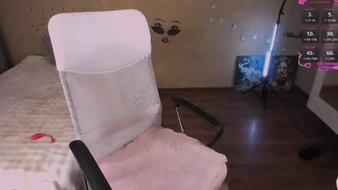 tori93_ online show from May 17, 1:18 pm