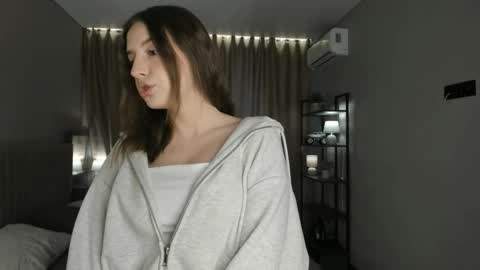 Snapshot of toshacress chatting on February 10, 5:00 am Kate online show from February 10, 5:00 am