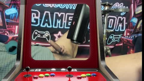 Snapshot of toysformycock chatting on December 5, 7:05 am ToysForMyCock online show from December 5, 7:05 am