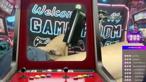 Snapshot of toysformycock chatting on December 7, 9:06 am ToysForMyCock online show from December 7, 9:06 am