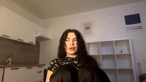 Snapshot of tracithetford chatting on July 14, 6:24 pm Alex3 online show from July 14, 6:24 pm