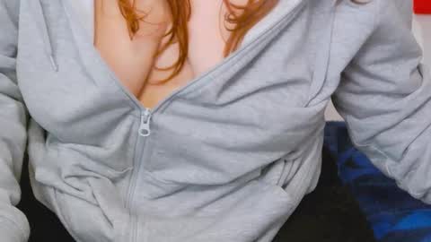 Snapshot of tracyemerson chatting on December 21, 11:13 pm TracyEmerson online show from December 21, 11:13 pm