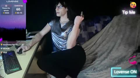 Sarah R. Lenor online show from December 16, 9:20 pm