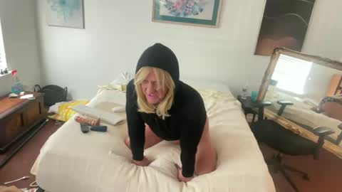 USA GURL online show from December 13, 7:43 pm