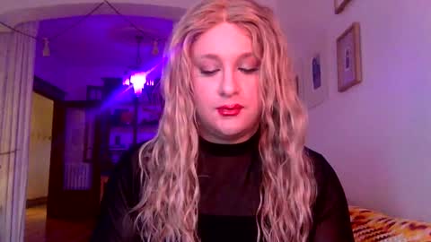 TranCalliope online show from December 3, 8:50 pm