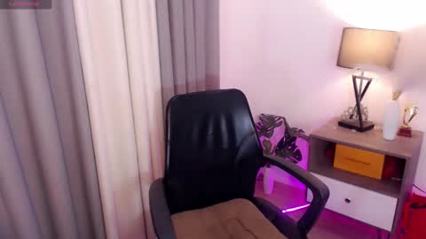 Snapshot of transgoddessselena chatting on December 8, 7:58 am Selena the real cummer online show from December 8, 7:58 am