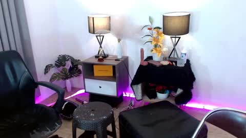 Snapshot of transgoddessselena chatting on January 5, 3:13 pm Selena the real cummer online show from January 5, 3:13 pm