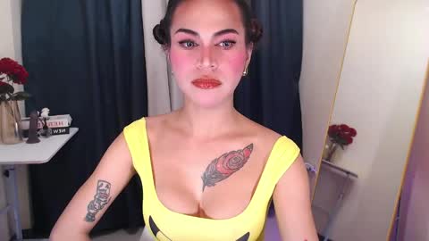 Snapshot of transgoddessselena chatting on May 30, 8:44 am Selena the real cummer online show from May 30, 8:44 am