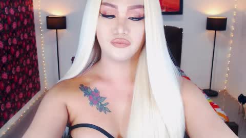 KYLIE BELLA  TS online show from June 28, 11:00 pm