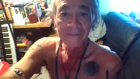 Snapshot of trashdiamond chatting on April 5, 6:10 am trashdiamond online show from April 5, 6:10 am