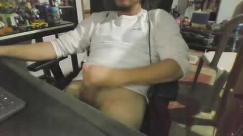 Snapshot of traveler_92 chatting on February 11, 4:17 am traveler_92 online show from February 11, 4:17 am