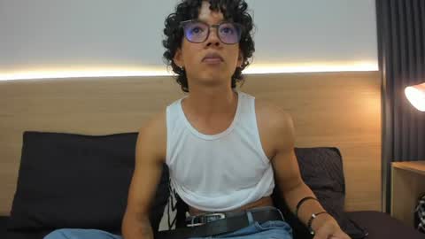 Snapshot of travis_black_ chatting on July 2, 8:37 pm travis_black_ online show from July 2, 8:37 pm