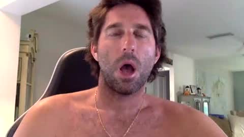 TravisKenn online show from November 17, 7:30 pm