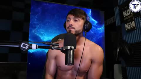 Snapshot of travonidas chatting on May 1, 1:54 am Greek God online show from May 1, 1:54 am