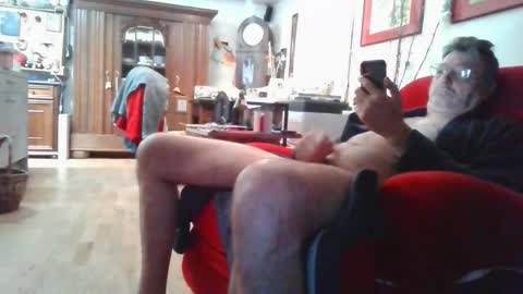 Snapshot of trebgeis1 chatting on September 28, 5:02 am trebgeis1 online show from September 28, 5:02 am