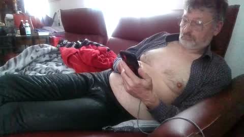 trebgeis1 online show from April 10, 4:01 pm