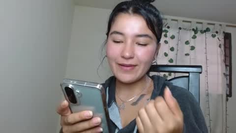 Snapshot of trebol_4 chatting on April 17, 8:01 pm trebol_4 online show from April 17, 8:01 pm