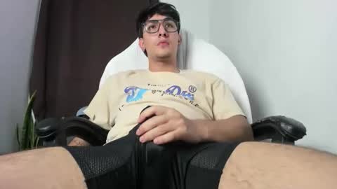 Trebol Lynn online show from December 21, 3:57 am