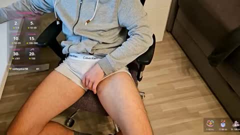 tree1989 online show from November 26, 7:37 pm