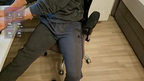 tree1989 online show from January 8, 5:37 pm