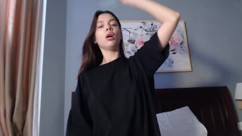 Sarah And Jon online show from March 4, 6:04 am