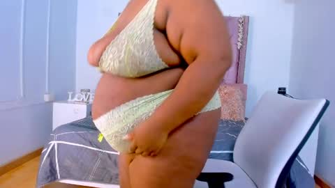 Treisy Vixen big ass online show from May 11, 3:23 am