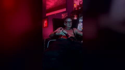 Snapshot of trent_pounder chatting on July 4, 5:46 am Trent Pounder online show from July 4, 5:46 am