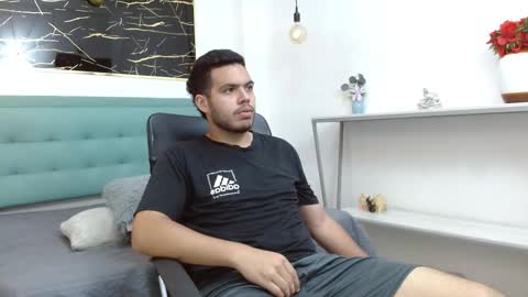 Snapshot of trevor_ash chatting on February 10, 3:32 am TREVOR online show from February 10, 3:32 am