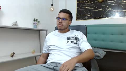 Snapshot of trevor_ash chatting on February 13, 3:35 am TREVOR online show from February 13, 3:35 am