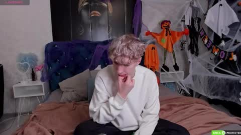 TrevorBenson online show from October 22, 3:07 am