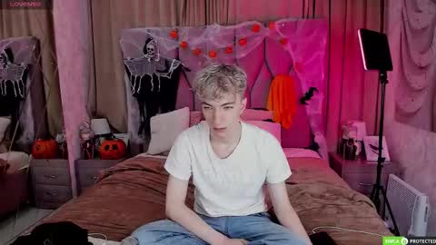 TrevorBenson online show from October 28, 3:21 am