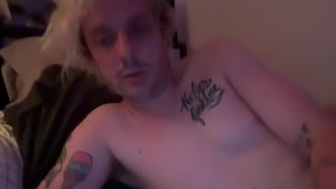 Snapshot of trevrawr69 chatting on May 28, 4:21 am trevrawr69 online show from May 28, 4:21 am