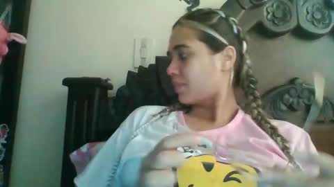 Snapshot of triana_bell chatting on December 9, 8:01 pm triana_bell online show from December 9, 8:01 pm
