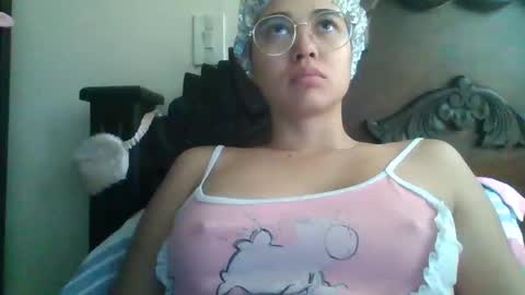 Snapshot of triana_bell chatting on December 14, 3:15 pm triana_bell online show from December 14, 3:15 pm