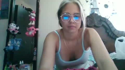 Snapshot of triana_bell chatting on December 22, 4:38 pm triana_bell online show from December 22, 4:38 pm
