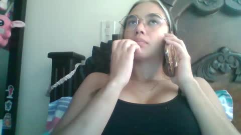 Snapshot of triana_bell chatting on December 27, 4:32 pm triana_bell online show from December 27, 4:32 pm
