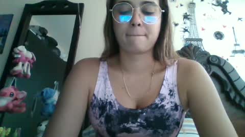 Snapshot of triana_bell chatting on October 11, 1:53 pm triana_bell online show from October 11, 1:53 pm