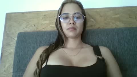 triana_bell online show from December 16, 4:34 pm