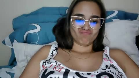 triana_bell online show from June 22, 3:25 am