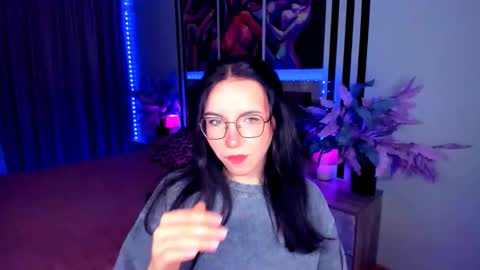 TriciaDaisy online show from May 8, 2:44 pm