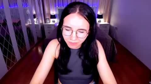 Snapshot of triciadaisy chatting on June 13, 8:34 am TriciaDaisy online show from June 13, 8:34 am