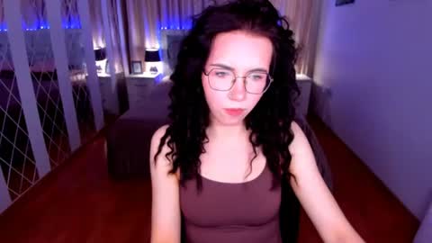 Snapshot of triciadaisy chatting on June 14, 4:03 am TriciaDaisy online show from June 14, 4:03 am