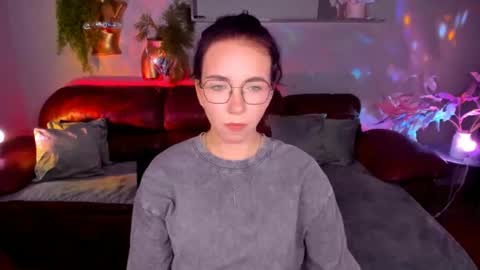 Snapshot of triciadaisy chatting on June 15, 9:33 am TriciaDaisy online show from June 15, 9:33 am