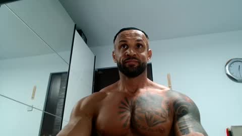 Snapshot of tridentmuscles chatting on November 3, 10:32 pm tridentmuscles online show from November 3, 10:32 pm