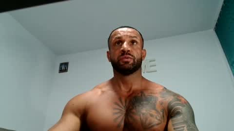 Snapshot of tridentmuscles chatting on December 21, 10:50 pm tridentmuscles online show from December 21, 10:50 pm