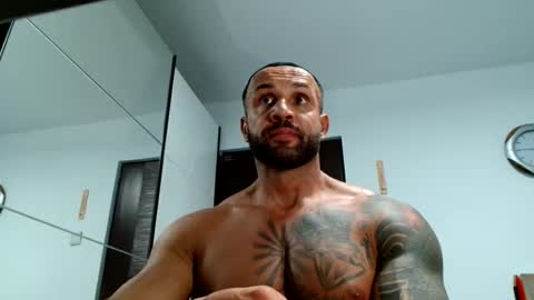 Snapshot of tridentmuscles chatting on January 5, 10:57 pm tridentmuscles online show from January 5, 10:57 pm
